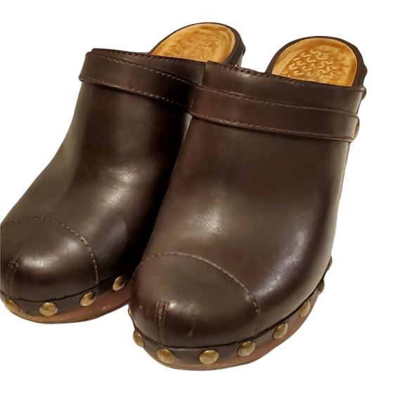 CHANEL CC Logo Vtg. Brown Platform Clogs Brass Accent Flawless On Trend Rare - Picture 3 of 14